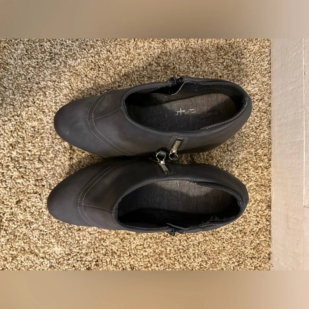 Dr. Scholl’s Charcoal Wedge Ankle Booties with Side Zipper Comfort Shoes - Picture 7 of 9